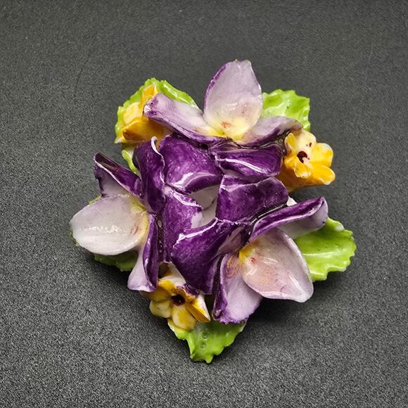 Porcelain Flower Brooch Purple Signed Made in England Dorothy Ann - Picture 1 of 7